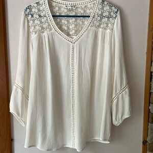 John Paul Richard Raelinn Crochet Detail Top Size XL Ivory Color